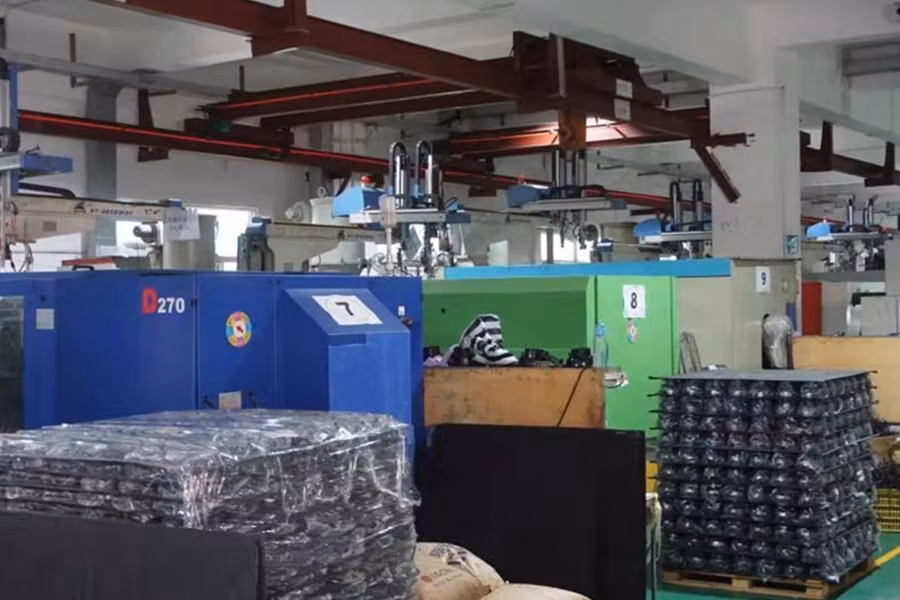 Plastic Injection Moulding Industry Customzied Made Multi Cavity Plastic 5 Gallon Cap Injection Mould Plastic Injection Molding Companies Near Me