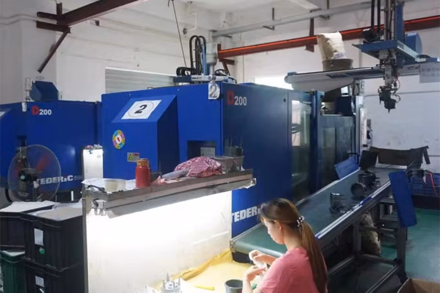 Plastic Injection Moulding Industry Customzied Made Multi Cavity Plastic 5 Gallon Cap Injection Mould Plastic Injection Molding Companies Near Me