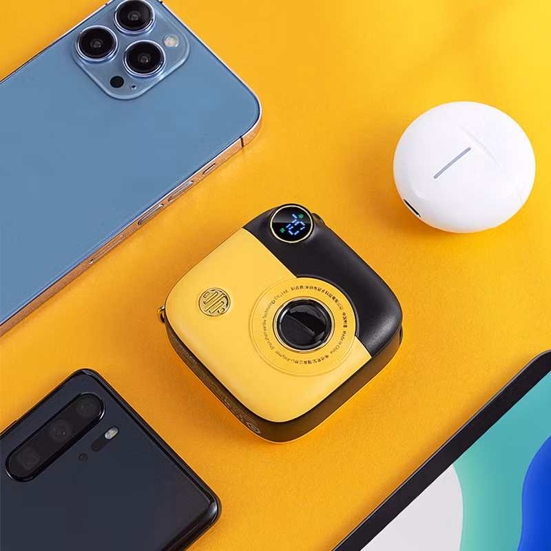 Best Selling Unique Camera Design Magnetic Wireless Power Bank 10000mAh Ultra Slim Pd20W Magsafing Built in Hook Portable Power Bank Station