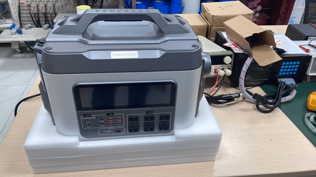 Large Capacity Portable 3000W/2200W/2000W/1500W for Outside Camping Use Power Station