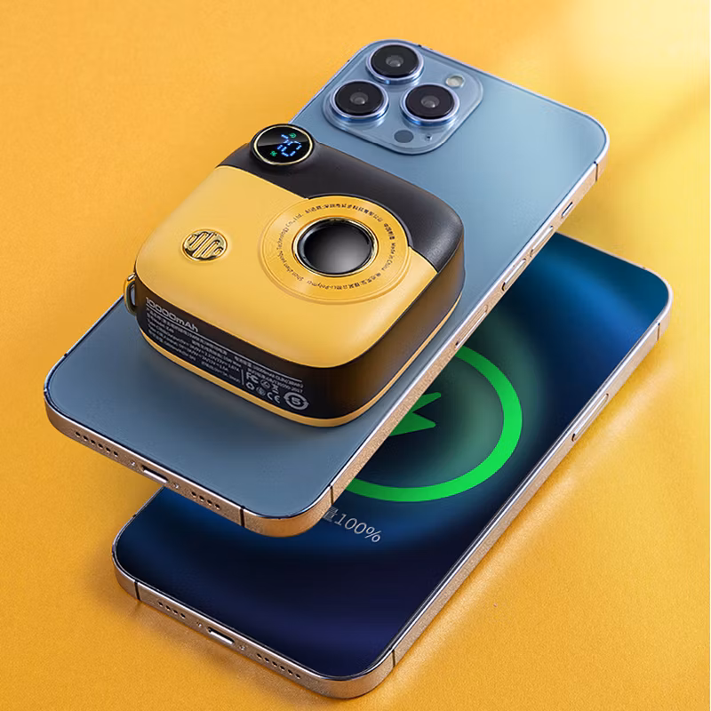 Best Selling Unique Camera Design Magnetic Wireless Power Bank 10000mAh Ultra Slim Pd20W Magsafing Built in Hook Portable Power Bank Station