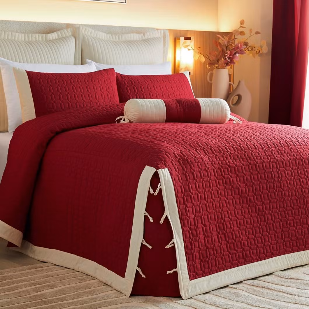 Factory Wholesale Home Textile Bed Sheet Duvet Cover Polyester Brushed Microfiber Plaid Quilt Bedding Set Queen/King Quilted Bedspread with Curtain Neckpillow