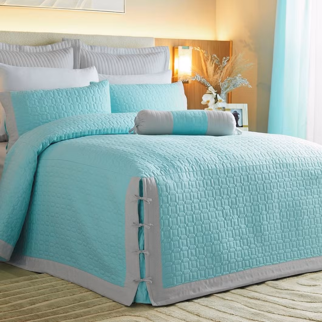 Factory Wholesale Home Textile Bed Sheet Duvet Cover Polyester Brushed Microfiber Plaid Quilt Bedding Set Queen/King Quilted Bedspread with Curtain Neckpillow