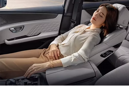 Byd′s Han EV Glory Version. 3.5s Lightning Acceleration, 4995mm Dynamic Length, Air Purification System. High-Performance EV