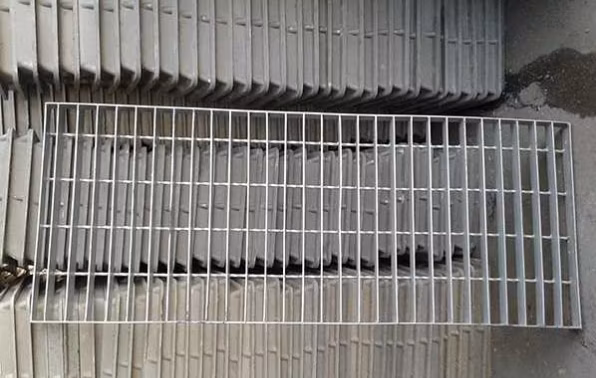 Kaiheng Metal Mesh Steel Bar Grating Distributors Galvanized Steel Trench Grate China Trench Drain Grates