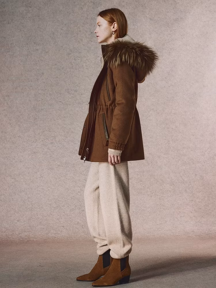 New Design Wholesale Women Winter Wear Wind-Proof Women Clothing Women Buffing Puff Down Waist in Drawstring and Leather Welt with Hood Fur Jacket