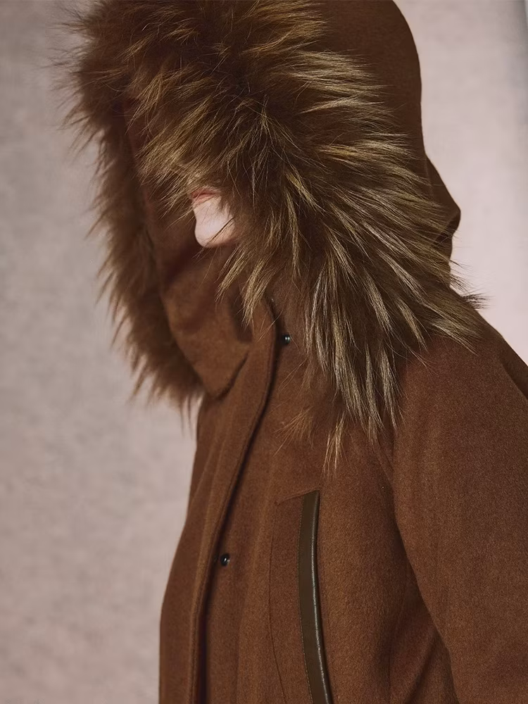 New Design Wholesale Women Winter Wear Wind-Proof Women Clothing Women Buffing Puff Down Waist in Drawstring and Leather Welt with Hood Fur Jacket