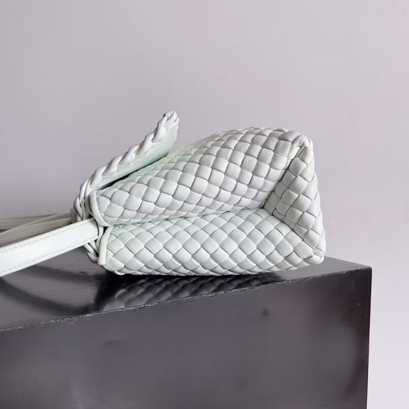 Popular Ladies Handbag Genuine Leather Material Factory Price Wholesale Price Luxury High-End Top Quality High Quality Ladies Bag