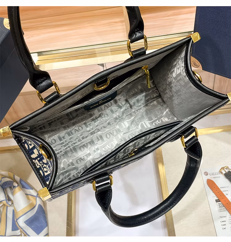 New 2024 Women′s Large Capacity Mother and Child Bag, High Sense Bag, Urban Simple and Elegant, Versatile Handheld Crossbody Bag