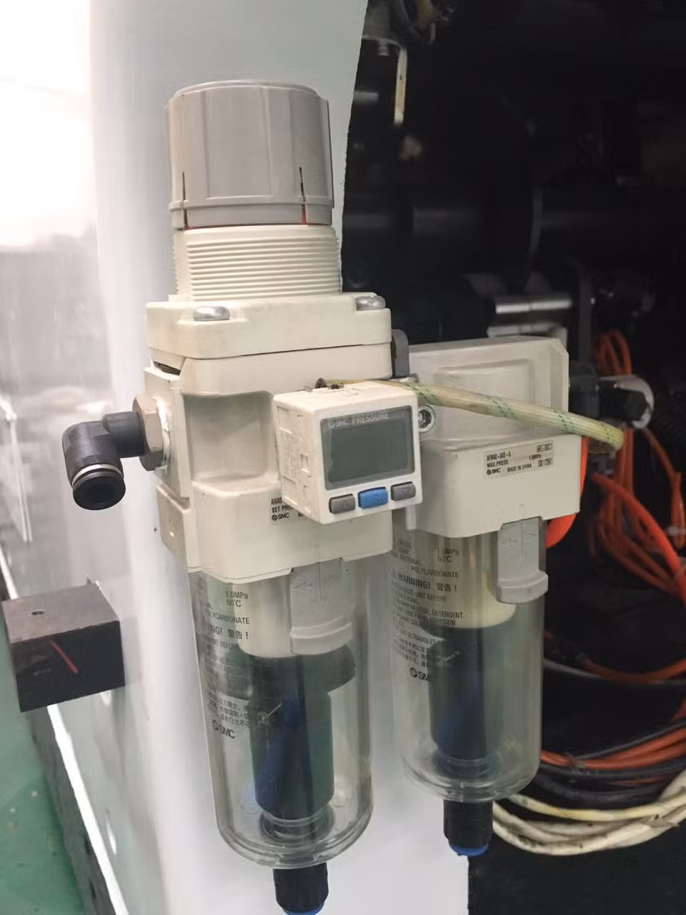 China Factory Non-Stop Spot UV Coating Machine for Cigarette Wine Cosmetics Gift Medicine Food Packing Packaging