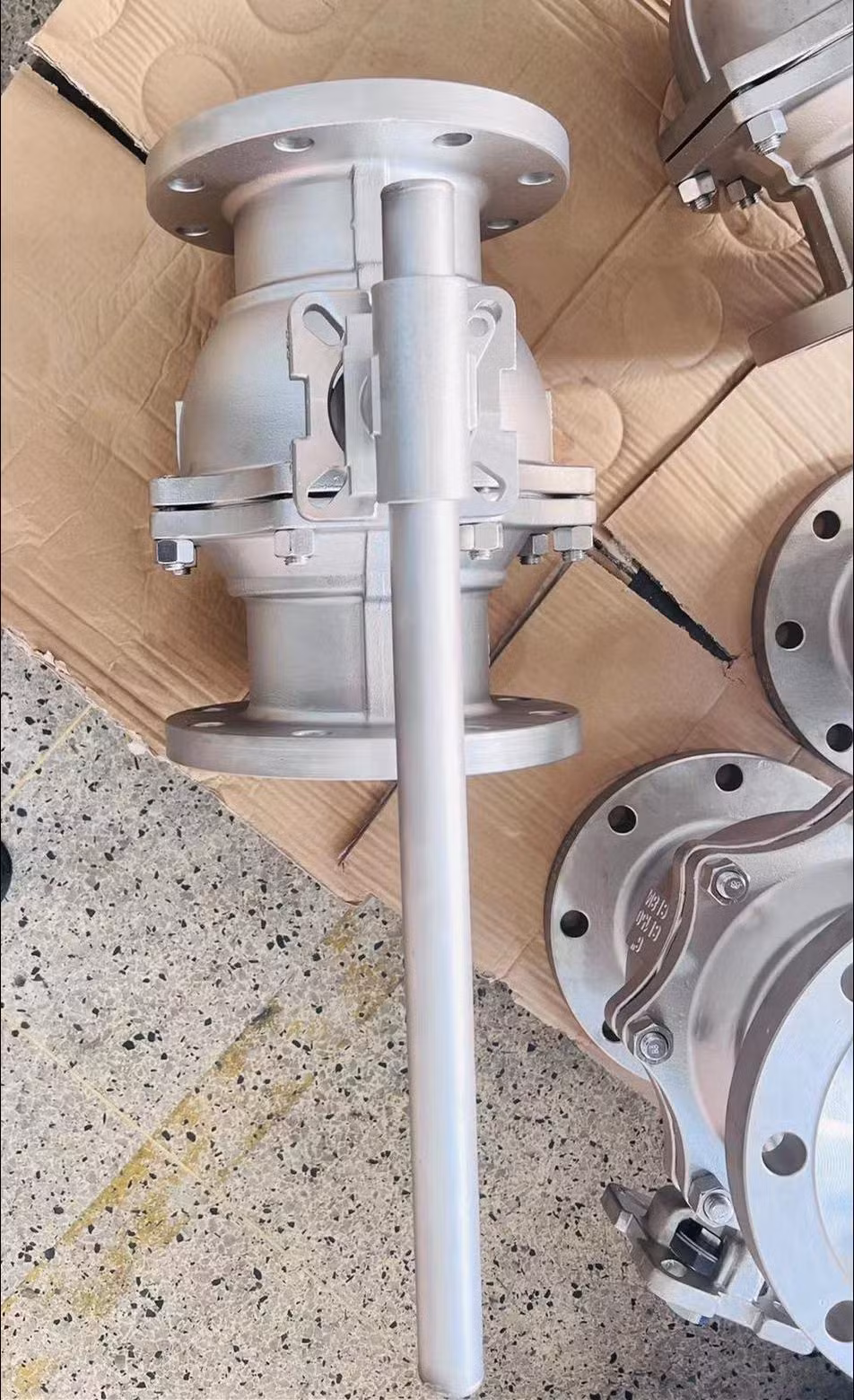 Fire Safe SS304 SS316 Two Piece 150 Lb ANSI Flange Ball Valves with Mounting Pad