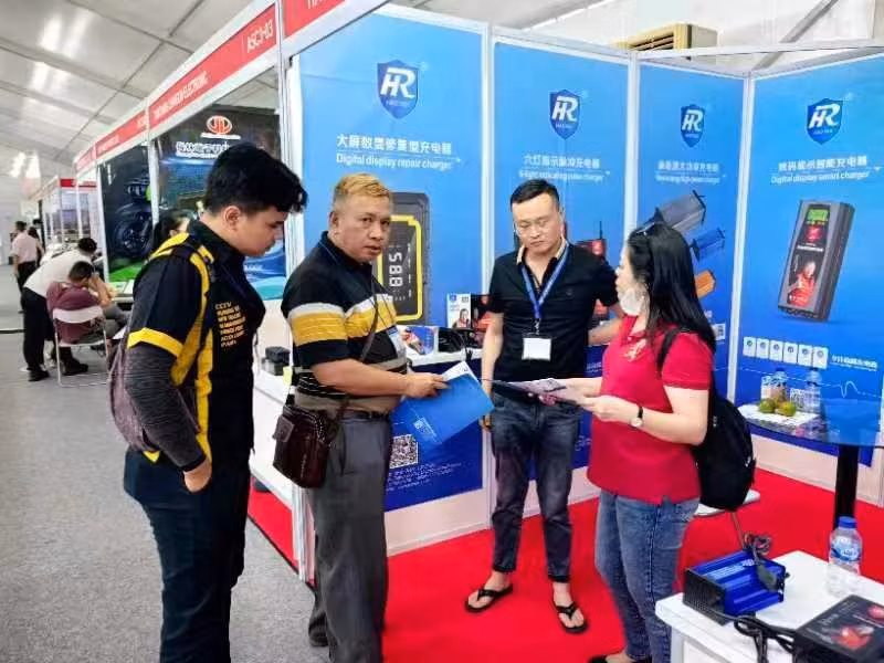 Customized Portable/60V8a71.4V/Lithium LiFePO4 /LFP Li-ion Battery Charger/ for Golf Cart/Electric Motorcycle Vehicle