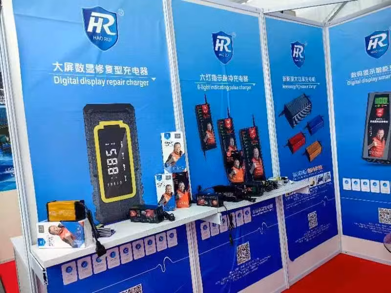 Customized Portable/60V8a71.4V/Lithium LiFePO4 /LFP Li-ion Battery Charger/ for Golf Cart/Electric Motorcycle Vehicle