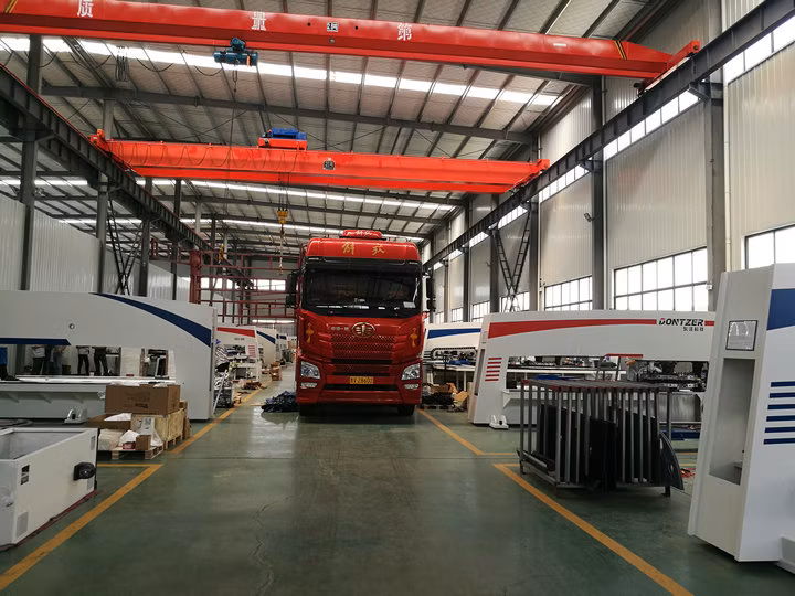 30tons Fanuc System Carbon Steel, Copper, Galvanized Sheet Plate Drilling Punching Machine CNC Turret Press Punch Machine for Metal Fabrication