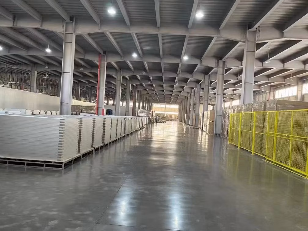 Bluesun USA Warehouse Paneles Solares 550 Watts Buy Double Glass Panels Solar for Houses Rooftop Installed