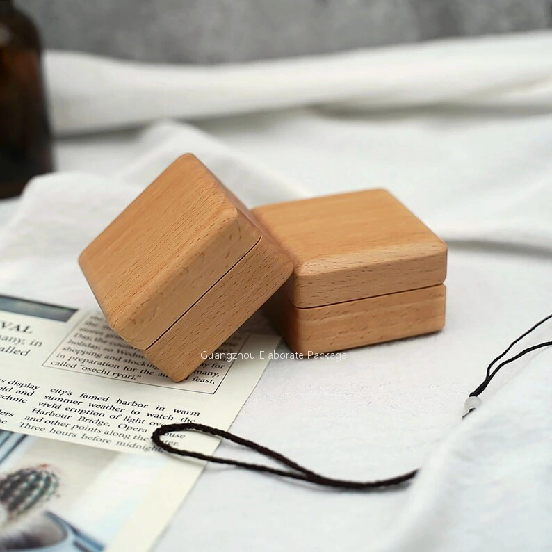 2023 Hot Style Customized Solid Beech Wood Jewelry Engagement Ring Display Gift Box for Weddings