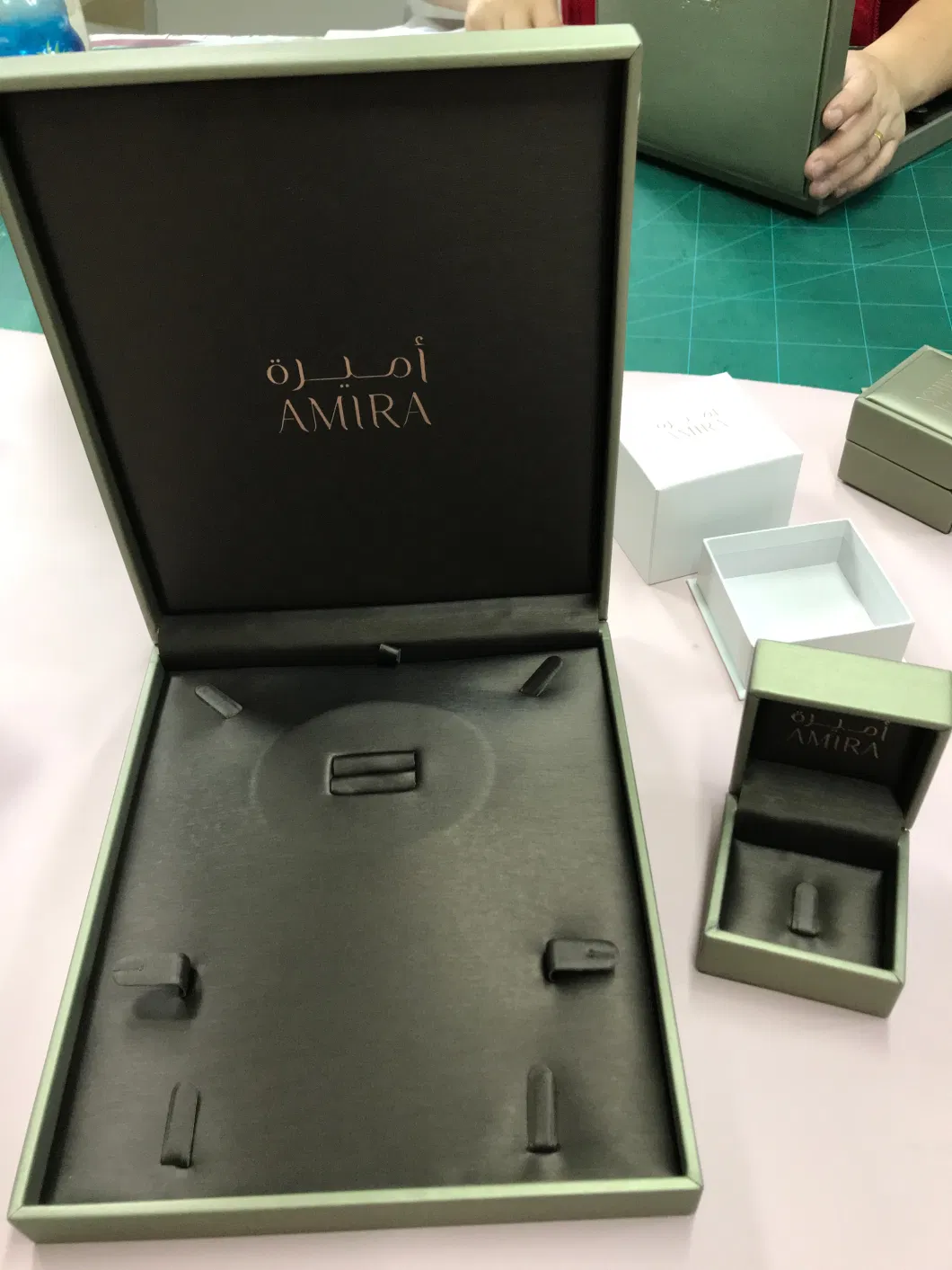 2022 New Personalized Wooden Jewelry Packaging Box Black Leather Bracelet Watch Display Box