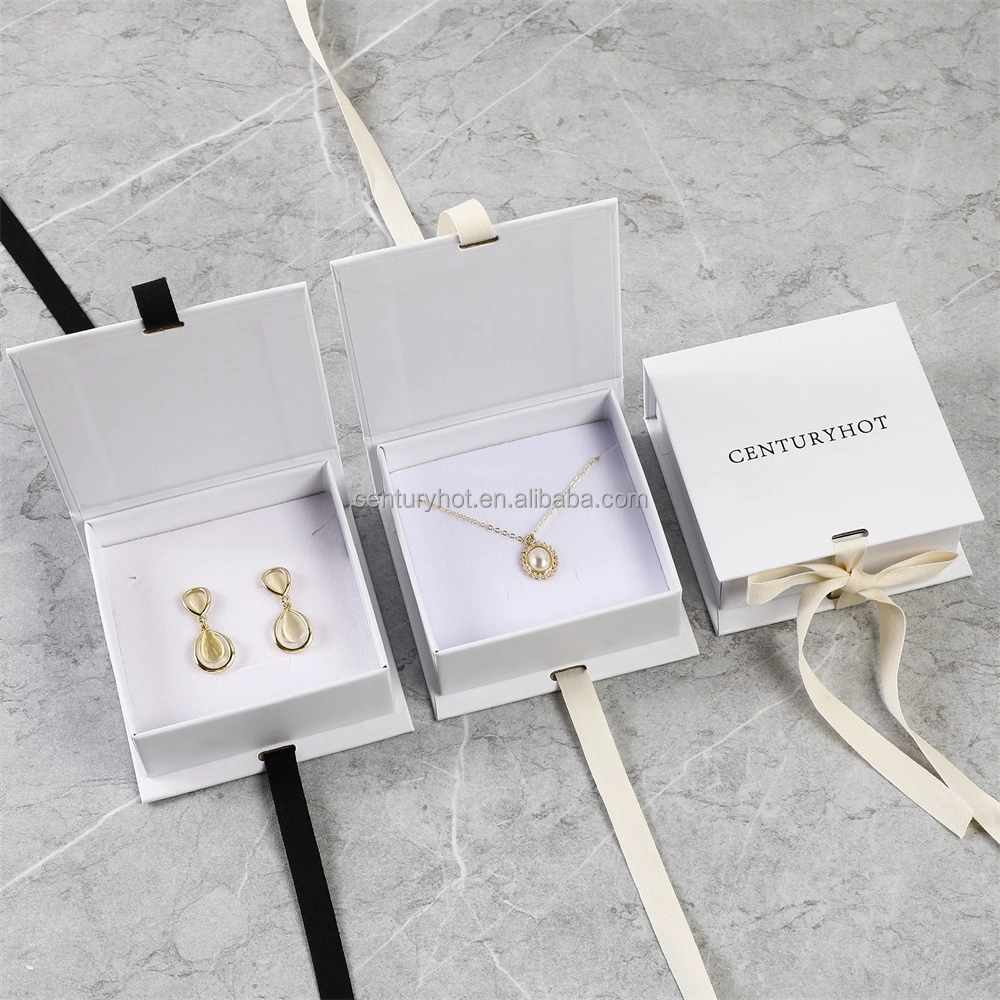 Puppysew 9*9*3.5cm Black Luxury Flip Magnetic Necklace Jewelry Box with Logo Cardboard Bracelet Ring Necklace Jewelry Box