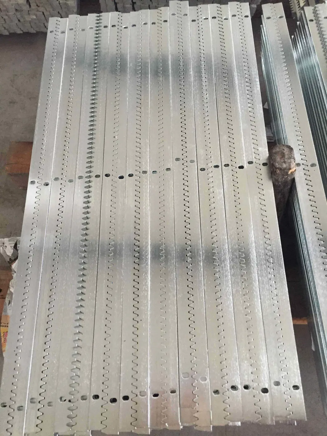 Straight Teeth M4 Sliding Gate Plastic Sliding Gate Gear Rack