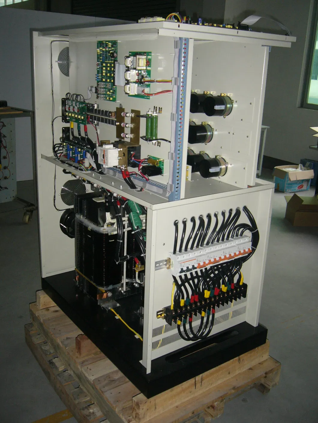 Tc120kVA 3: 1 True on-Line Double Conversion Design UPS Providing All Power Protection