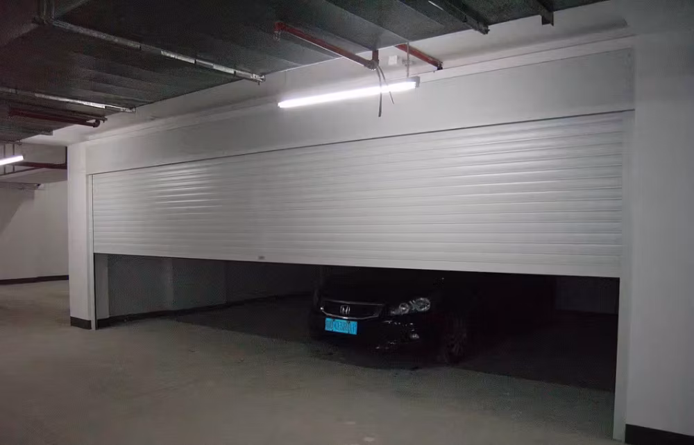 China Fast Speed Roll up Garage Door / Antitheft Rolling Shutter Door