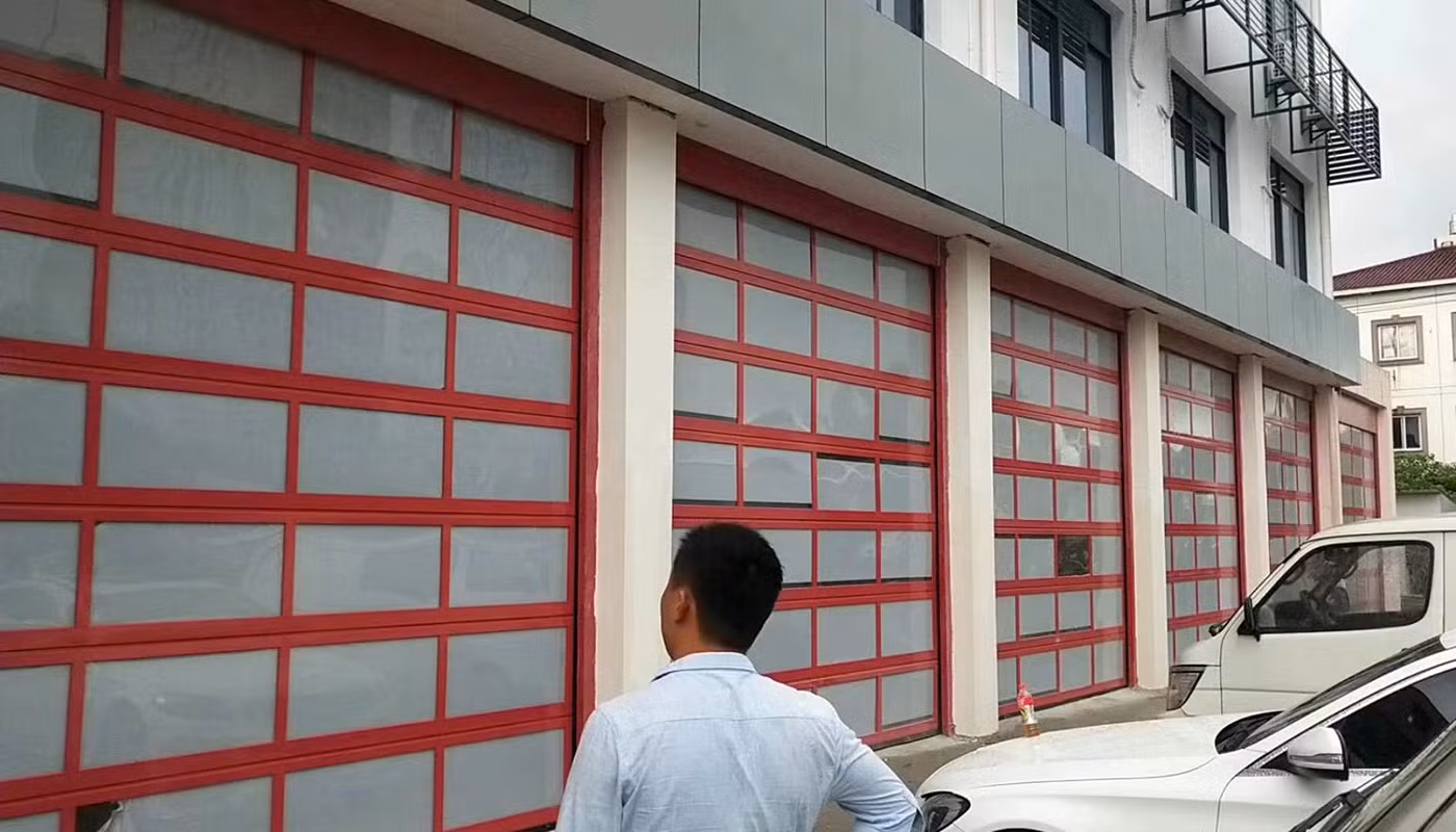 Porta Industriale Isolata con Efficienza Termica per Magazzino a Freddo