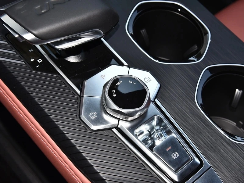 New Cheap Chang′an Uni-T 2023 Second-Generation 1.5t Premium Comfortable Electric Car