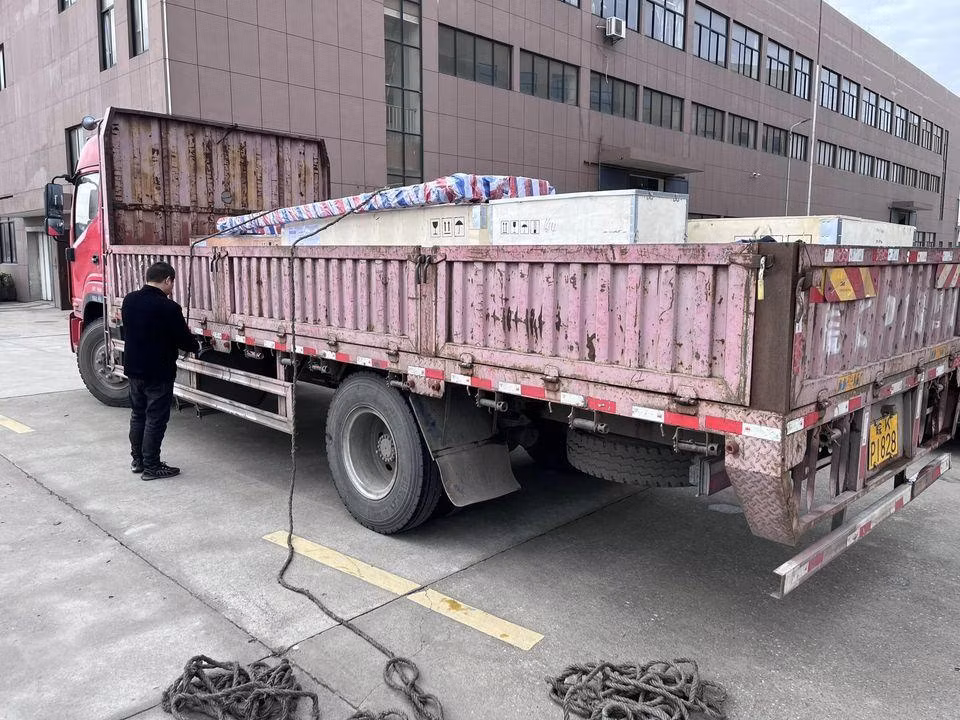 Big Capacity Energy Saving Economic Vvvf Control Traction Warehouse Car Auto Goods Freight Lift Cargo Elevator with Machine Room and Machine Roomless