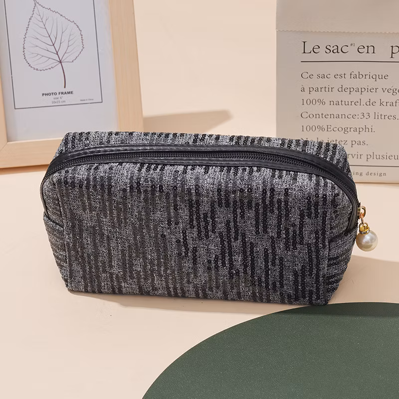 High Quality Embroidered Sequinsins Design Woman Portable Travel Make up Pouch Cosmetic Makeup Bag for Girls Gifts