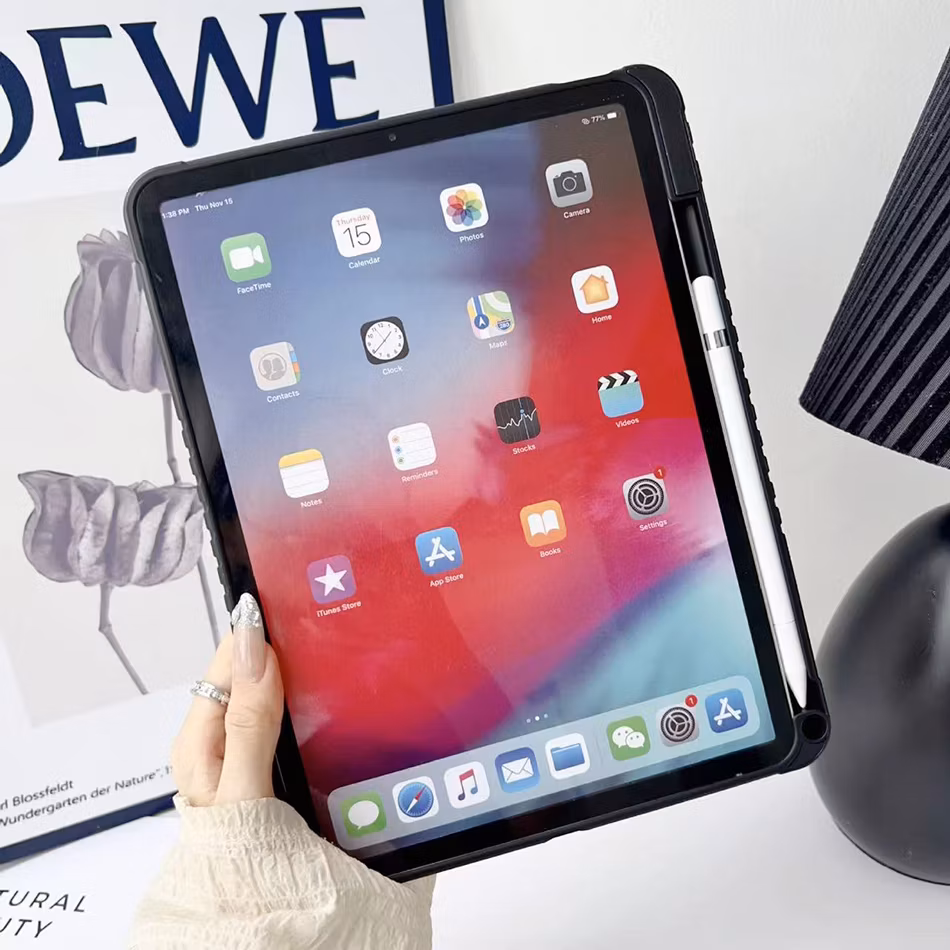 Anti-Drop Transparent Acrylic Built-in Pencil Holder with Rotating Kickstand Rugged Tablet Case for iPad PRO 11 Inch M4 2024