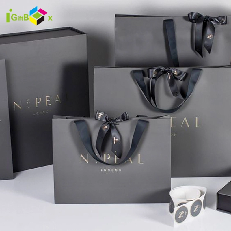 Custom Luxury Wholesale Designer Matt Black Fashion Logo Printed Packaging Kraft Shopping Gift Wrapping Paper Bag for Cosmetics/Clothing/Gifts