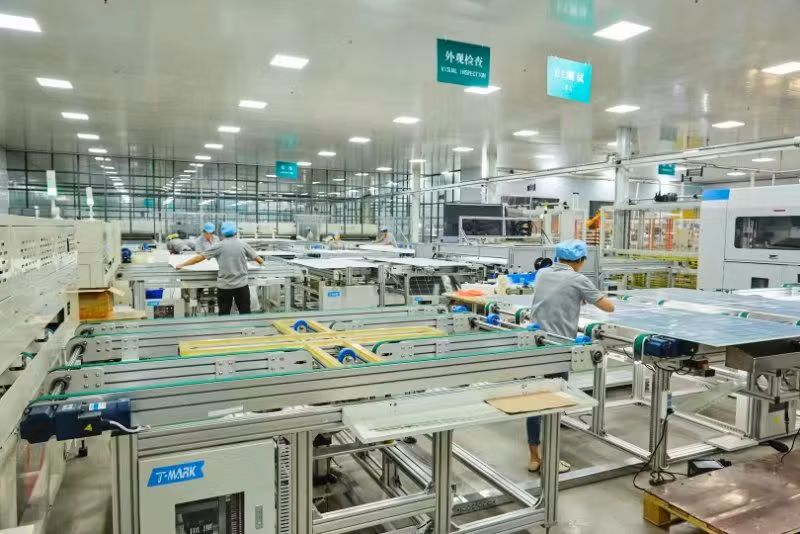 Solar Panel All Black 690W 695W 700W 132cells Mono Half Cell Solar Panel Black Frame Promotional Stock Factory Price