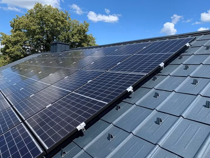 570W-590watt Solar Panel PV Module Black Frame Double Glass 182mm Topcon Half Cells Roof System Tier 1 Mono Solar Panels
