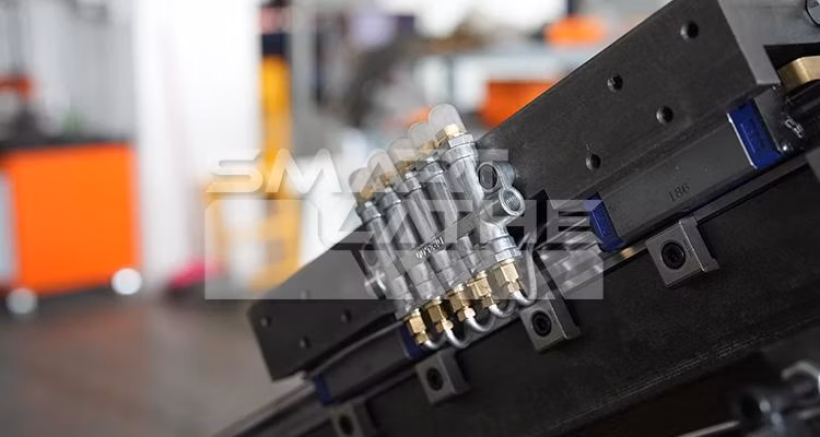 Syntec Control CNC Lathe with a Larger Travel Span of The X and Z-Axis Slant Bed CNC Lathe (SL-25)
