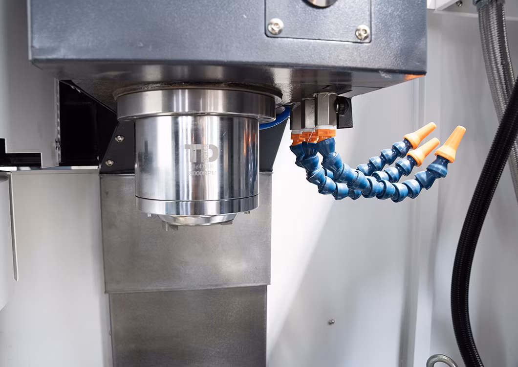 Xh7126 Economical Vertical Machining Center CNC Milling Machine Mini Vertical Cutting Turning Center/CNC Machinery/Machine Tools/Metal Cutting Machine