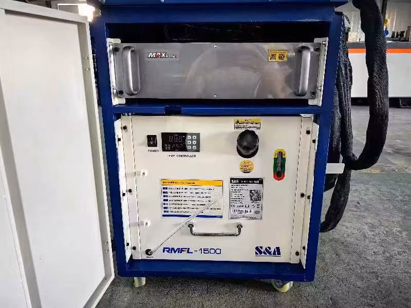 1000W Hand-Held CNC Laser Cleaning Machine Metal Welding Machine Laser Cutting Three in One