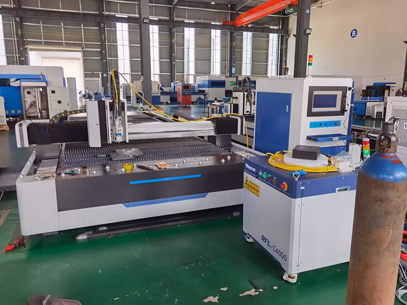 Primapress 1kw 1.5W 2kw 3kw CNC Hydraulic Fiber Laser Cutting Machine for Metal Engraving