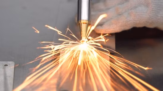 China 1000W 1500W 2000W Industrial Portable Handheld CNC Auto Fiber Laser Welding Price for Jewelry Aluminum Stainless Steel Detal