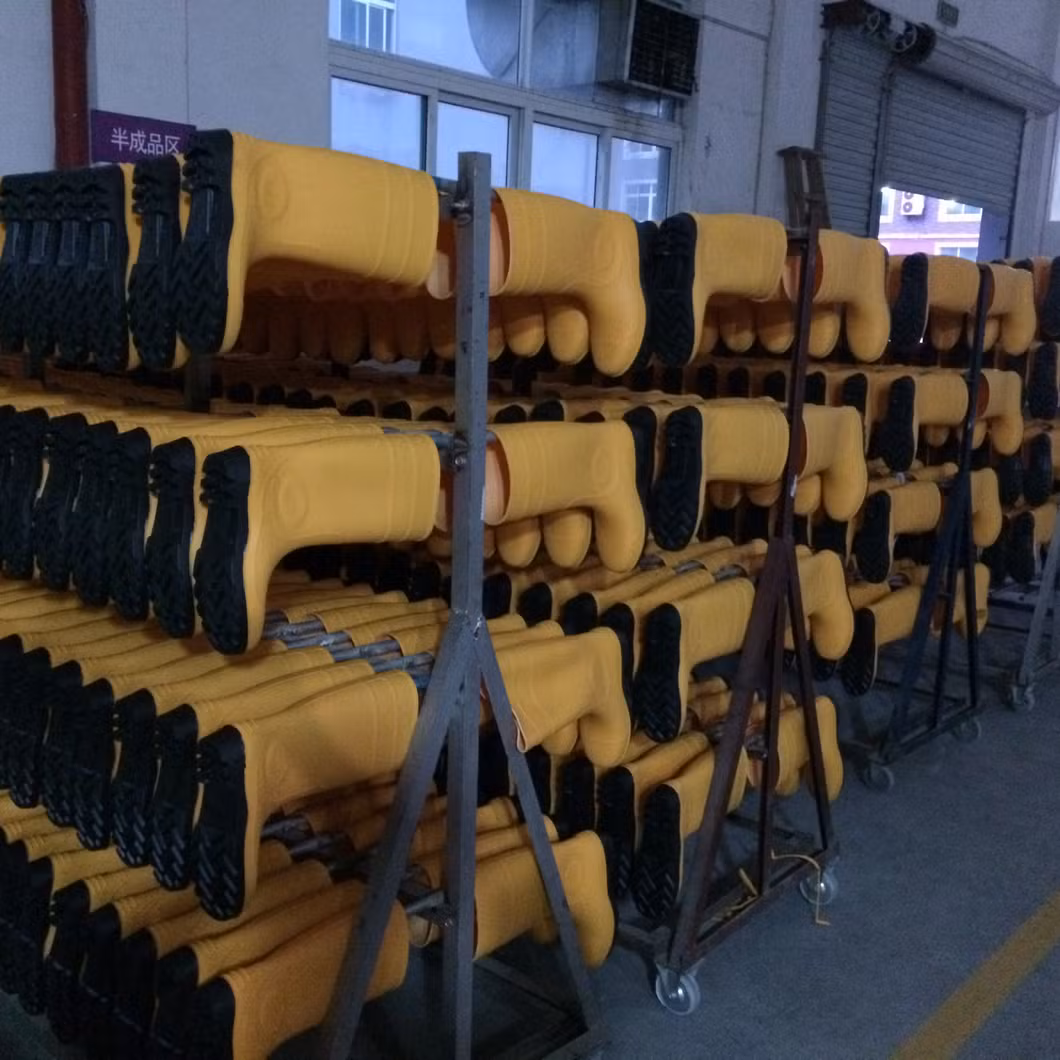 Acid Resistant Work Boots with Oil Resistant Features for Safety