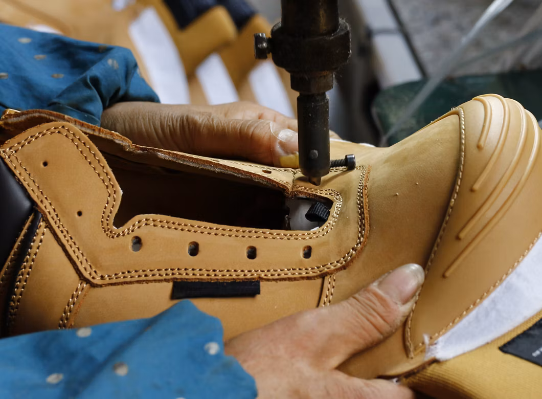 Manufacturer Factory Custom Safety Shoes for Men Steel Toe Leather Slip Resistant Waterproof Stab Resistant Wholesale