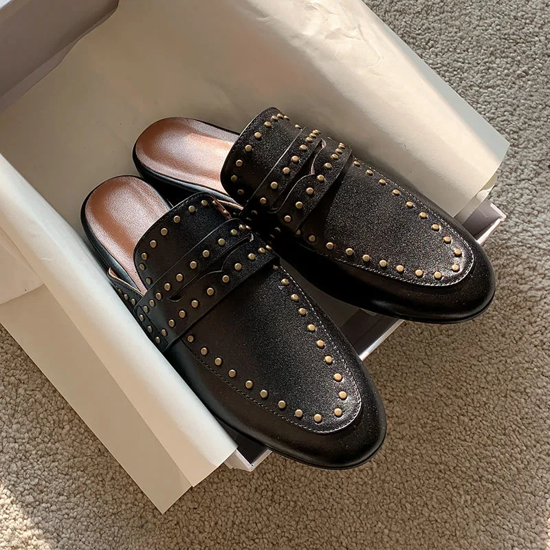 New Arrival Rivet Slipper Shoes Studs Ladies Flat Sandals Fashion Leather Mules Shoes Indoor Outdoor Casual Slippers for Women