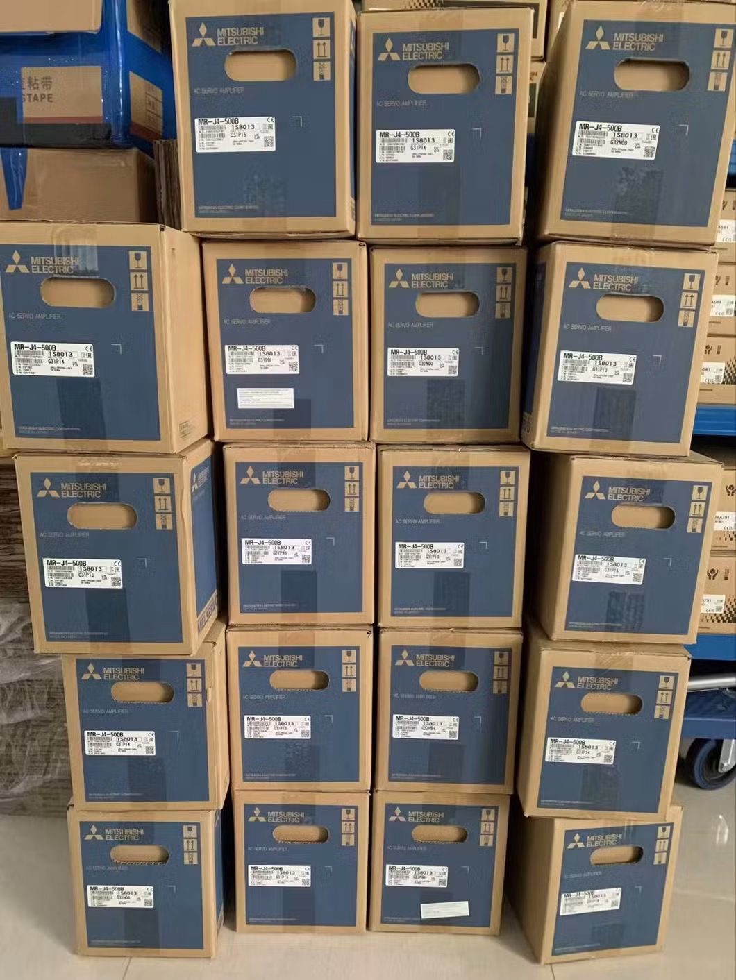 CNC Japan New and Original PLC Servo Amplifier Fr-F840-00170-2-60 Fx5-1PSU-5V Fx2n-8er Fx2n-48er Fx2n-32er Fx2n-8ex Fx2n-8eyr Fx2n-8eyt Fx2n-8ex-Es/UL Fx2n-48et