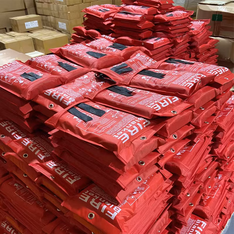Emergency Blanket Fire Extinguish Equipment Fireproof Fiberglass Emergency Fire Blanket with Red Bag 1mx1m or Custom