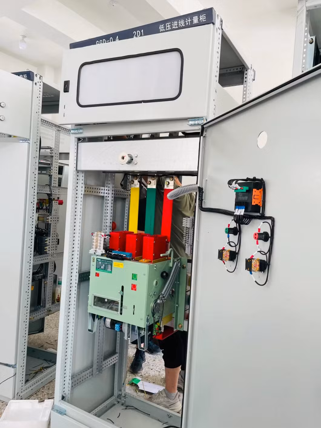 Advanced Motor Control Center with Intelligent Compensation Device Features