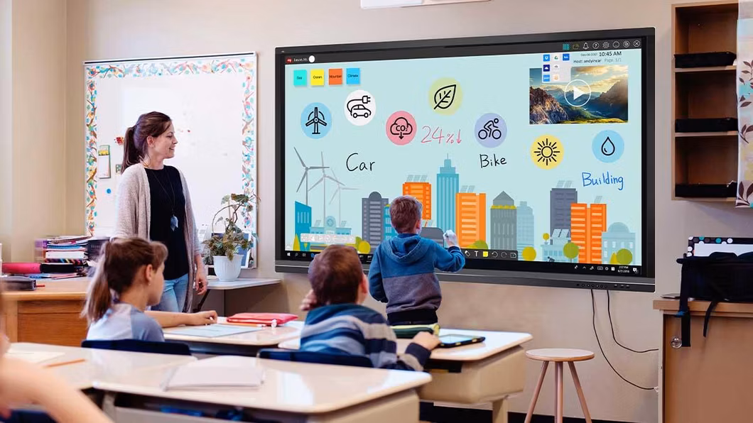 Factory Low Price Full Color 4K 55′′ LED Interactive Touch Panel
