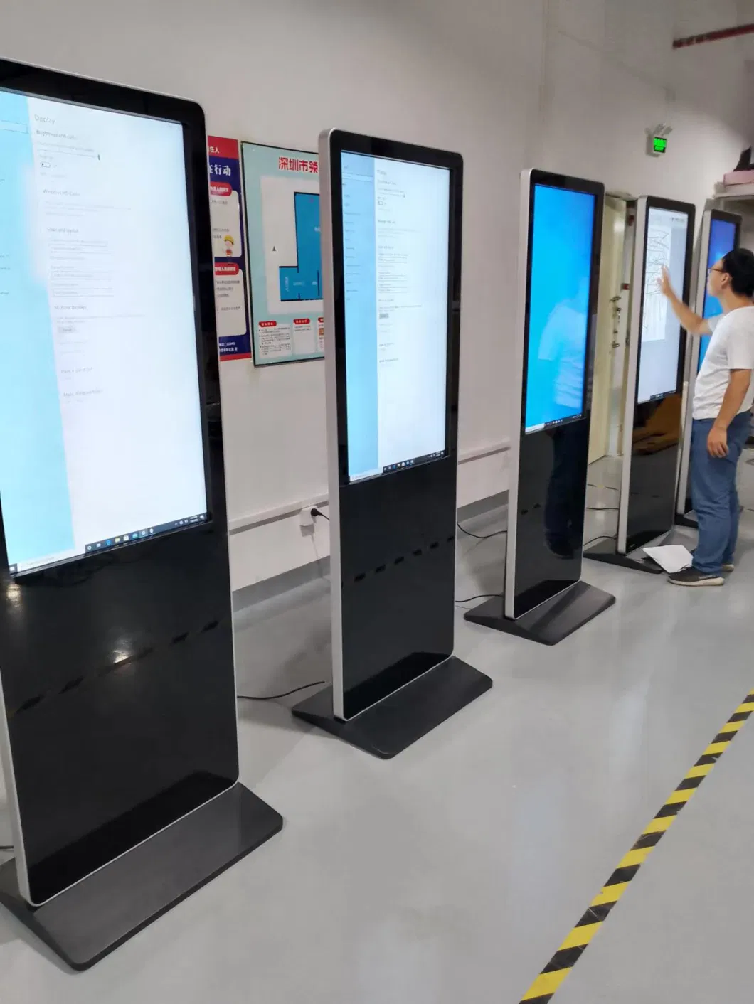 Outdoor Floorstanding Digital Signage Display Kiosk