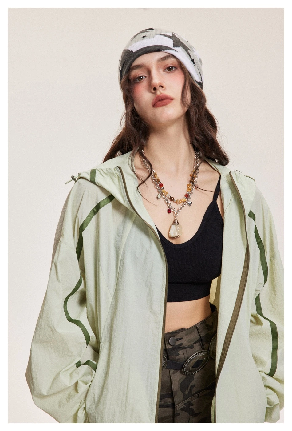 Outdoor Waterproof and Windproof Travel Jacket Women′s Hooded Commuter Casual Jacket
