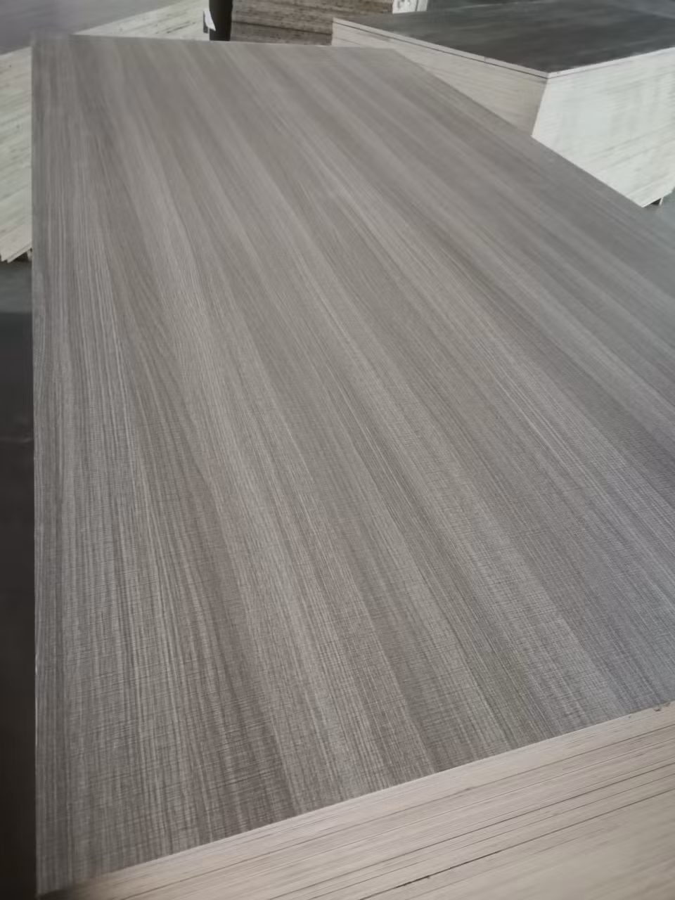 Consmos Different Colors Poplar Hardwood Core Melamine Laminated Plywood Board for Furniture