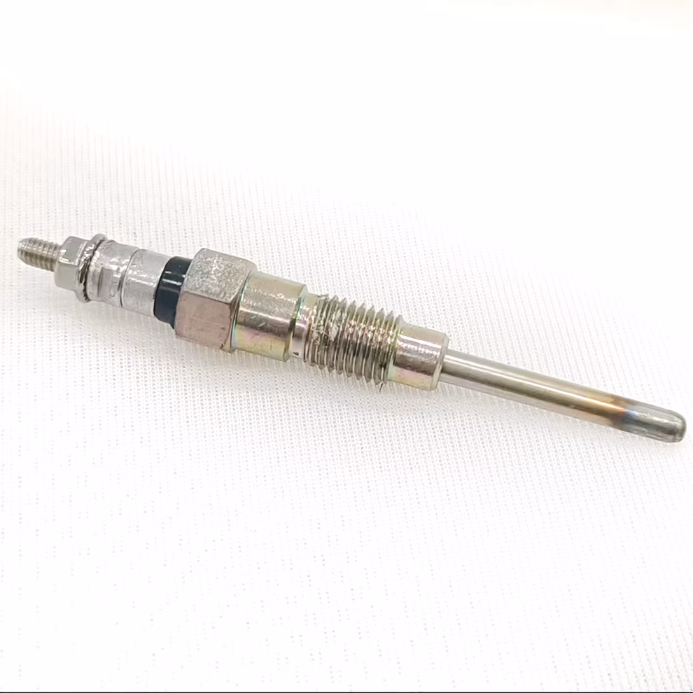 Tractor Spare Parts Glow Plug 16415-65512 for Kubota V3300 V3600