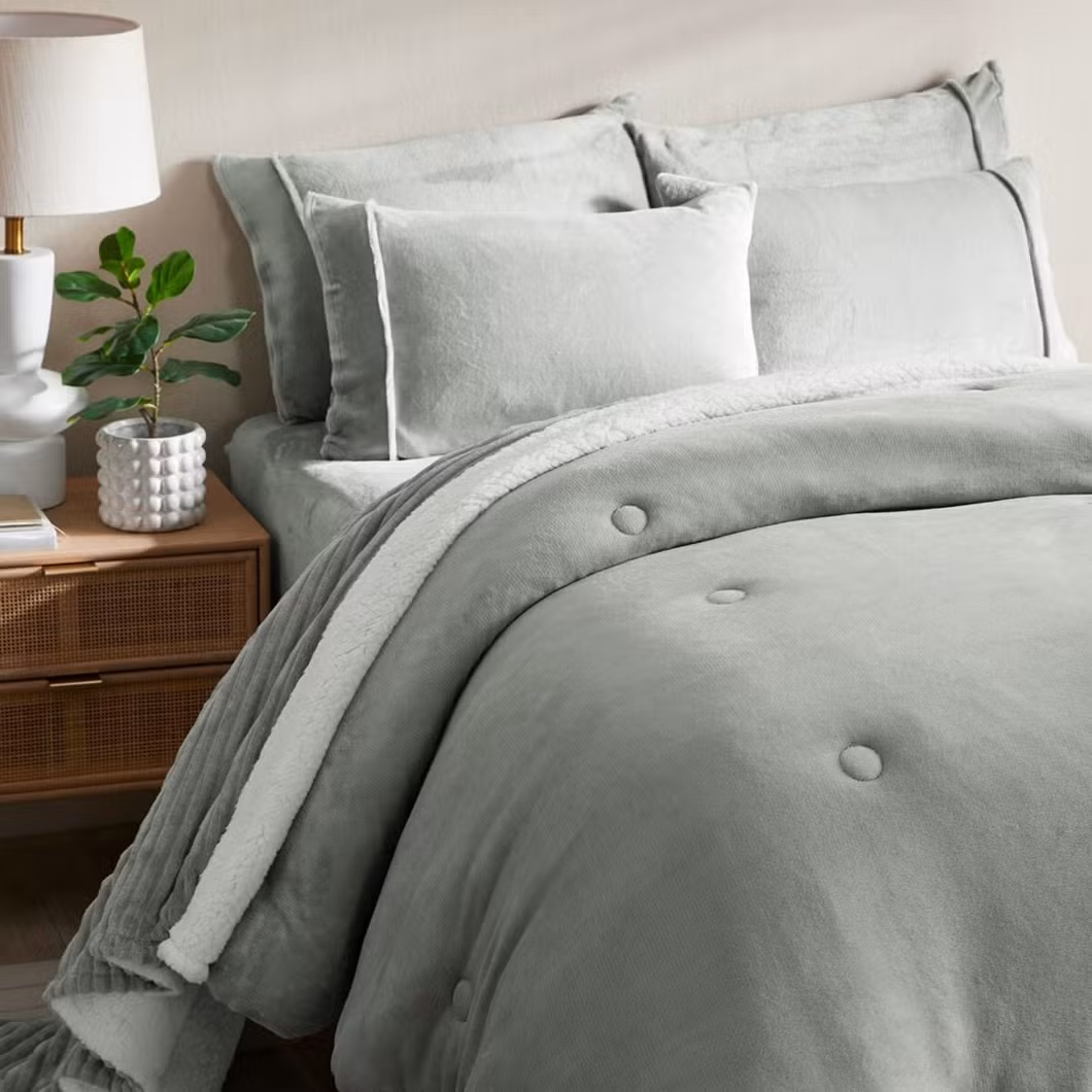 Wholesale Home Hotel Bedroom Bedding Luxury Customize Soft Solid Color Duvet Cover Queen/King Winter Warm Polyester Plush Flannel Quilt Comforter Set